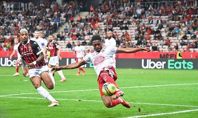 开云体育登录-莱比锡险胜里昂，贝尔补时绝平英超的简单介绍