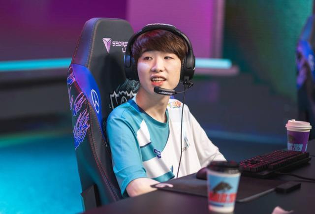 JDG险胜MAD，ShowMaker团战一打五小组赛3:0（广州）