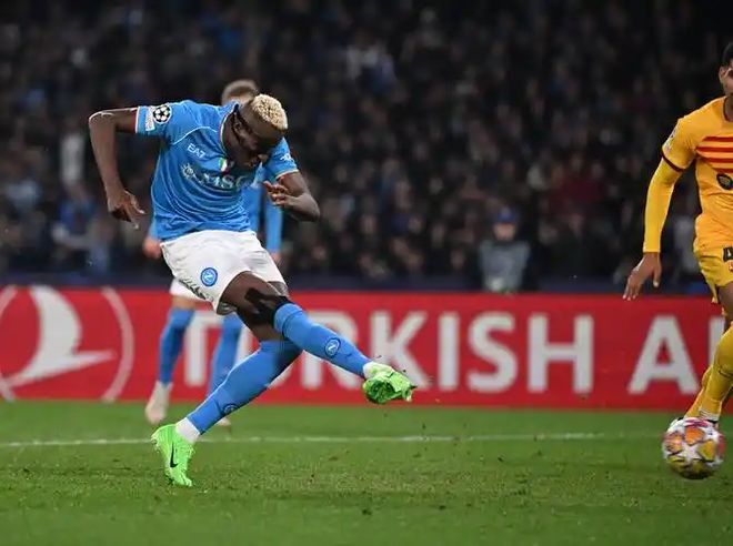 巴萨绝杀那不勒斯，莱万梅开二度世界杯